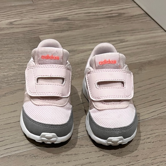 Kids Adidas - Picture 3 of 4